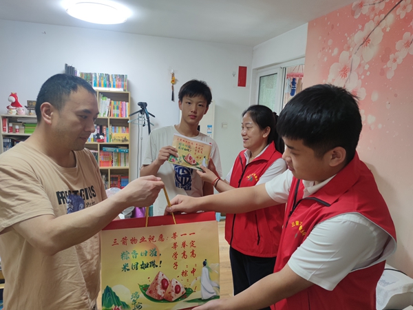 暖心助考，一舉高“粽” ——三箭物業(yè)公司黨支部深入開(kāi)展“亮身份、樹(shù)形象、作貢獻(xiàn)、助發(fā)展”活動(dòng)